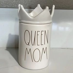 Rae Dunn Queen Mom Candle With Crown Topper